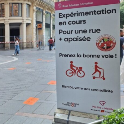 Panneau situé rue Alsace Lorraine indiquant une expérimentation en cours