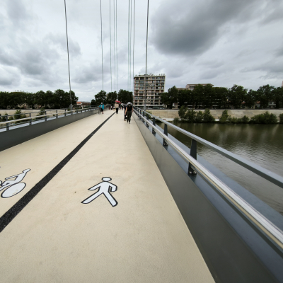 Vue sur la rive gauche depuis la passerelle Poujade