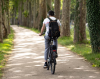 Cycliste le long du canal du midi